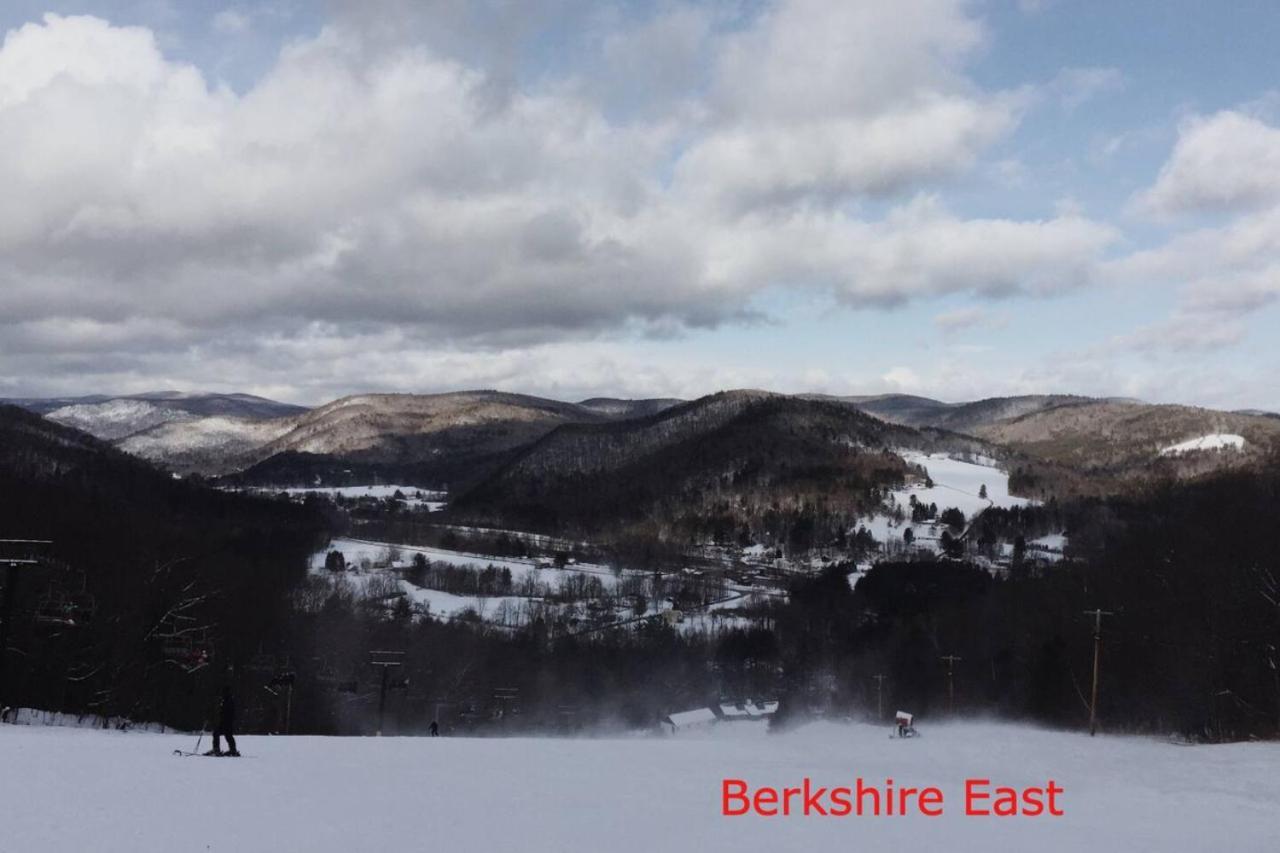 2 Bed Berkshire Getaway Minutes To Jiminy Peak Ski Hancock Exterior photo