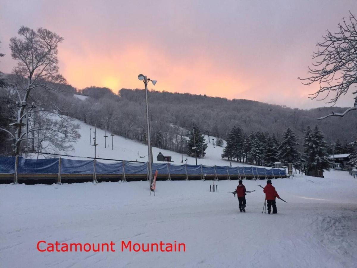 2 Bed Berkshire Getaway Minutes To Jiminy Peak Ski Hancock Exterior photo